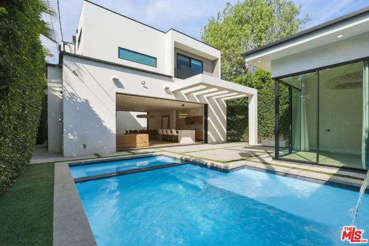 5316 Lennox Avenue, Sherman Oaks, California 91401