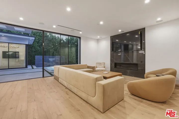 5316 Lennox Avenue, Sherman Oaks, California 91401