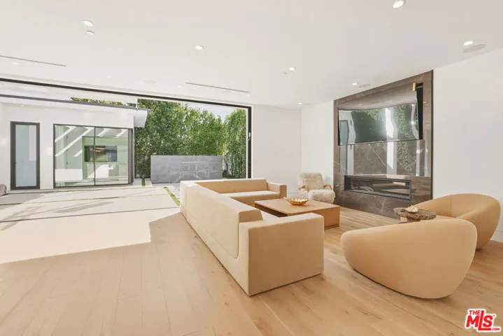 5316 Lennox Avenue, Sherman Oaks, California 91401