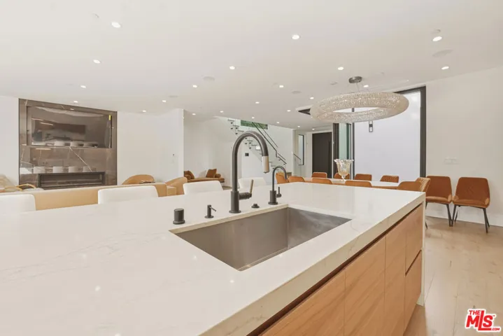 5316 Lennox Avenue, Sherman Oaks, California 91401