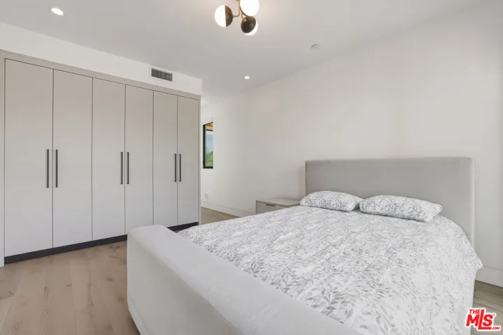5316 Lennox Avenue, Sherman Oaks, California 91401