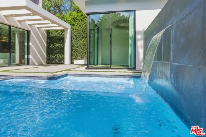 5316 Lennox Avenue, Sherman Oaks, California 91401