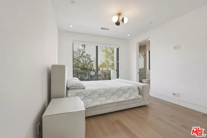 5316 Lennox Avenue, Sherman Oaks, California 91401