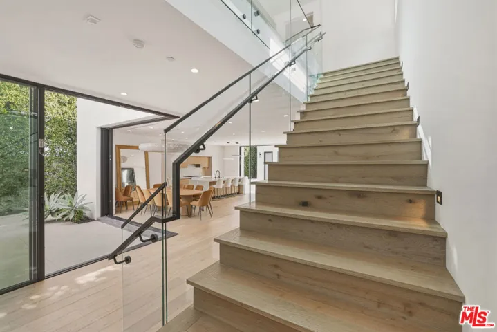 5316 Lennox Avenue, Sherman Oaks, California 91401
