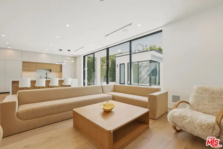 5316 Lennox Avenue, Sherman Oaks, California 91401