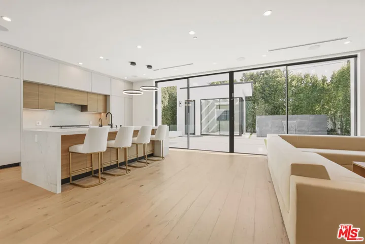 5316 Lennox Avenue, Sherman Oaks, California 91401