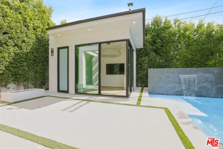 5316 Lennox Avenue, Sherman Oaks, California 91401