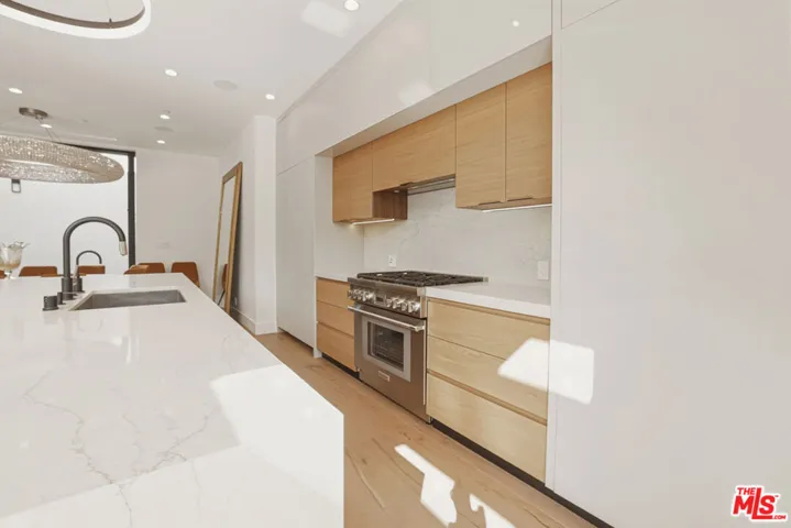5316 Lennox Avenue, Sherman Oaks, California 91401