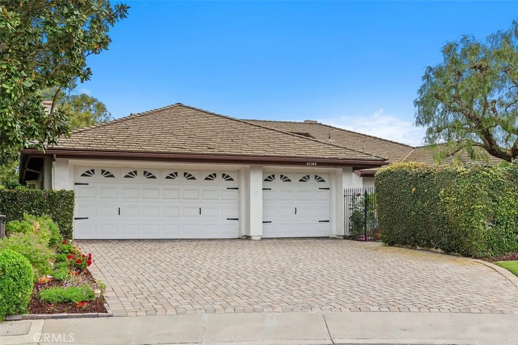 Spacious driveway with pavers located at the end of a cul-de-sac with garage parking for 3 cars.
