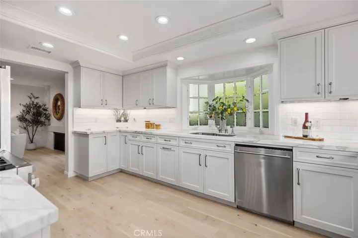 Floor virtually remodelled. Calacutta gold marble counters in the kitchen.