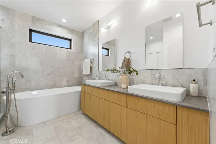 3601 Mclaughlin Avenue, Los Angeles, California 90066