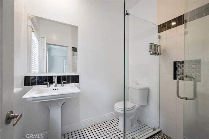 1251 N Commonwealth, Los Angeles, California 90029