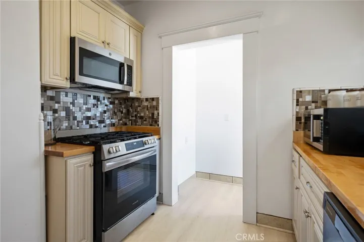 1251 N Commonwealth, Los Angeles, California 90029
