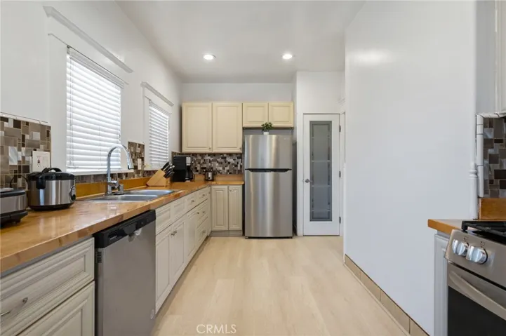 1251 N Commonwealth, Los Angeles, California 90029