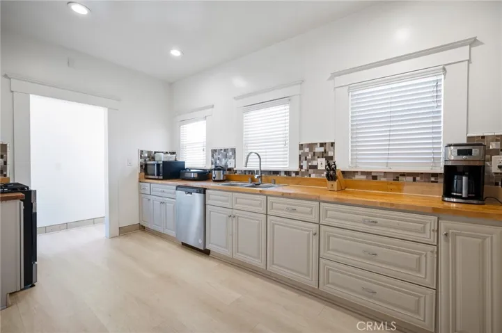 1251 N Commonwealth, Los Angeles, California 90029