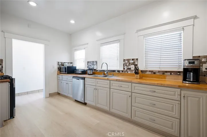 1251 N Commonwealth, Los Angeles, California 90029