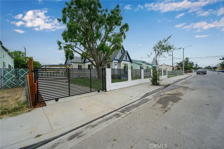 705 Bradshawe, Los Angeles, California 90022