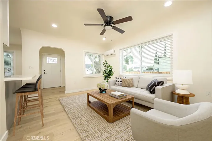 705 Bradshawe, Los Angeles, California 90022
