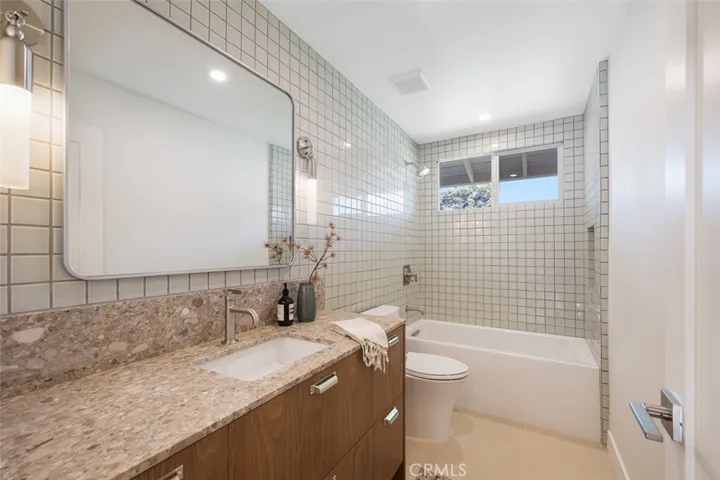 2880 Club House Road, Costa Mesa, California 92626