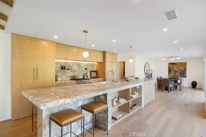 2880 Club House Road, Costa Mesa, California 92626
