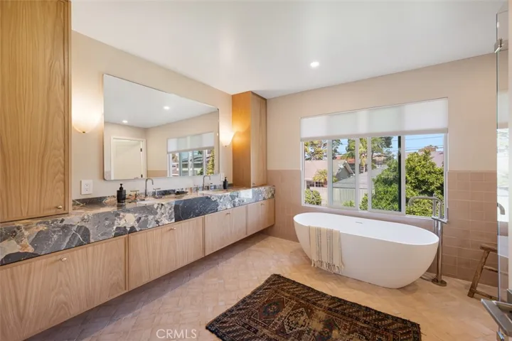 2880 Club House Road, Costa Mesa, California 92626