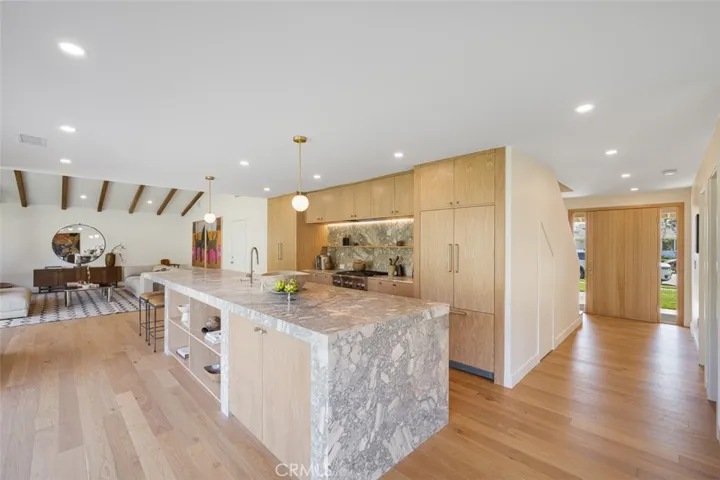 2880 Club House Road, Costa Mesa, California 92626