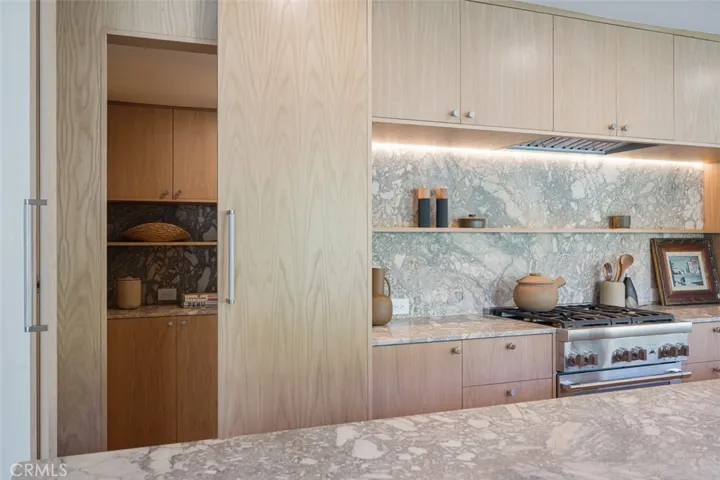 2880 Club House Road, Costa Mesa, California 92626