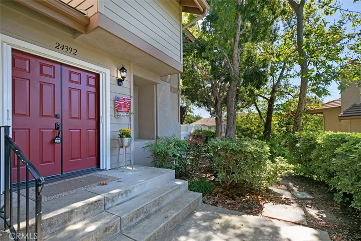 step stones to private patio.