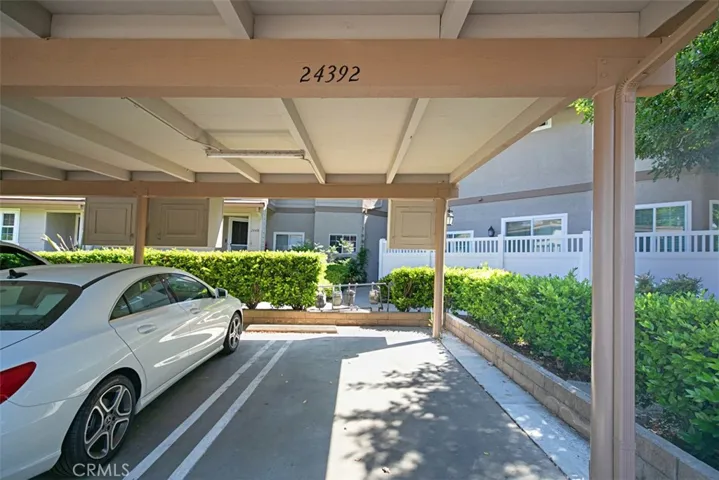 Personal car-port. +one add'l prkg pass.