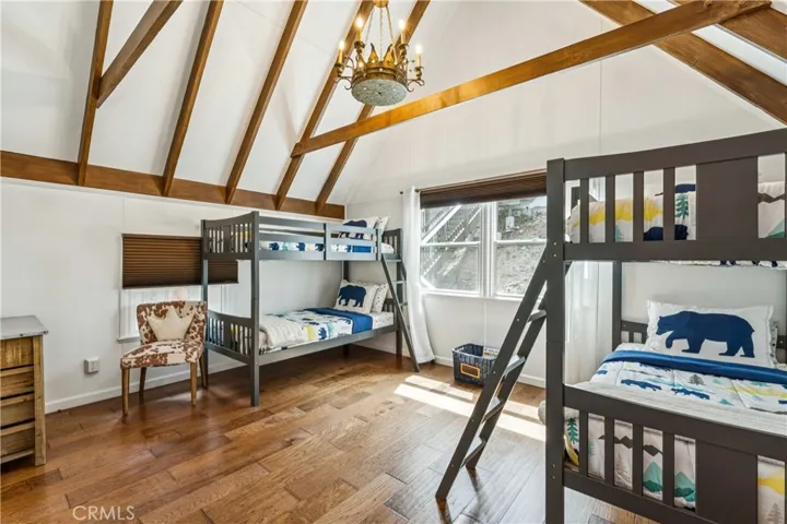 Connecting upper bedroom