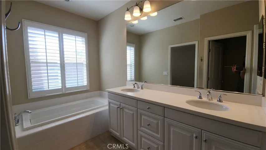 32 Loquat, Irvine, California 92618