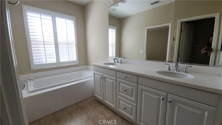 32 Loquat, Irvine, California 92618