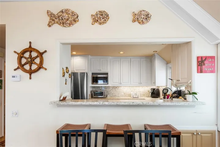 Countertop bar to Kitchen