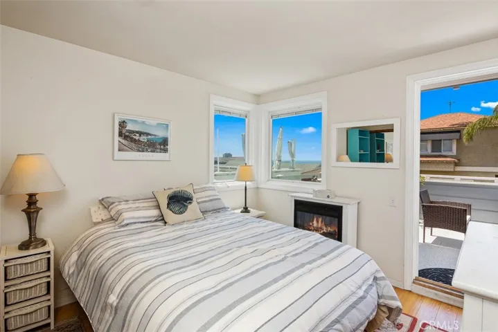 1st level with Private baclony with Ocean Views and Queen Bed
