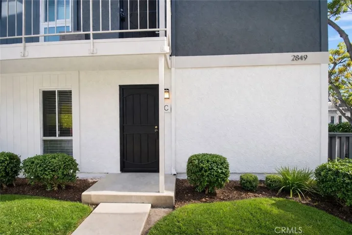 Private front entry with inviting curb appeal
