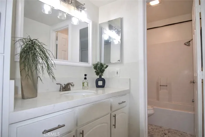 bathroom with modern finishes