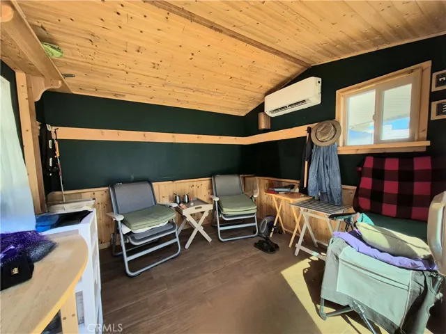 Log cabin like feel in this shed with Split Air cooling system.