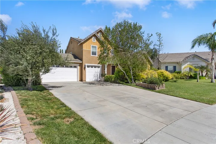 6 cars can fit in this driveway