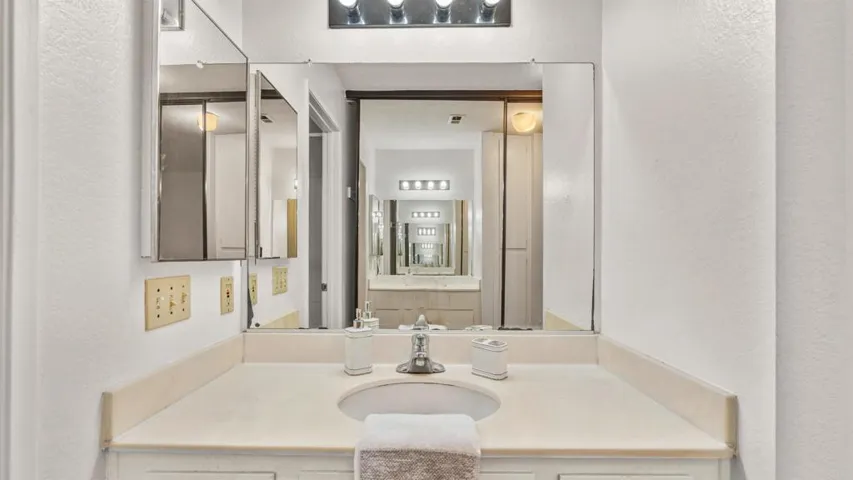 10684 Dabney Drive 106, San Diego, California 92126