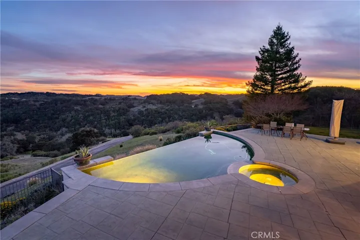 Infinity pool with absolutely breathtaking views