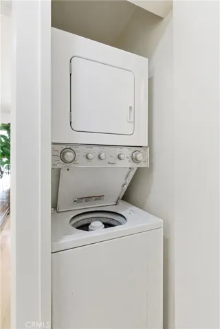 Washer/dryer stay with home.