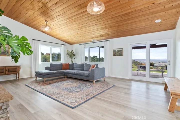 5530 El Pharo, Paso Robles, California 93446