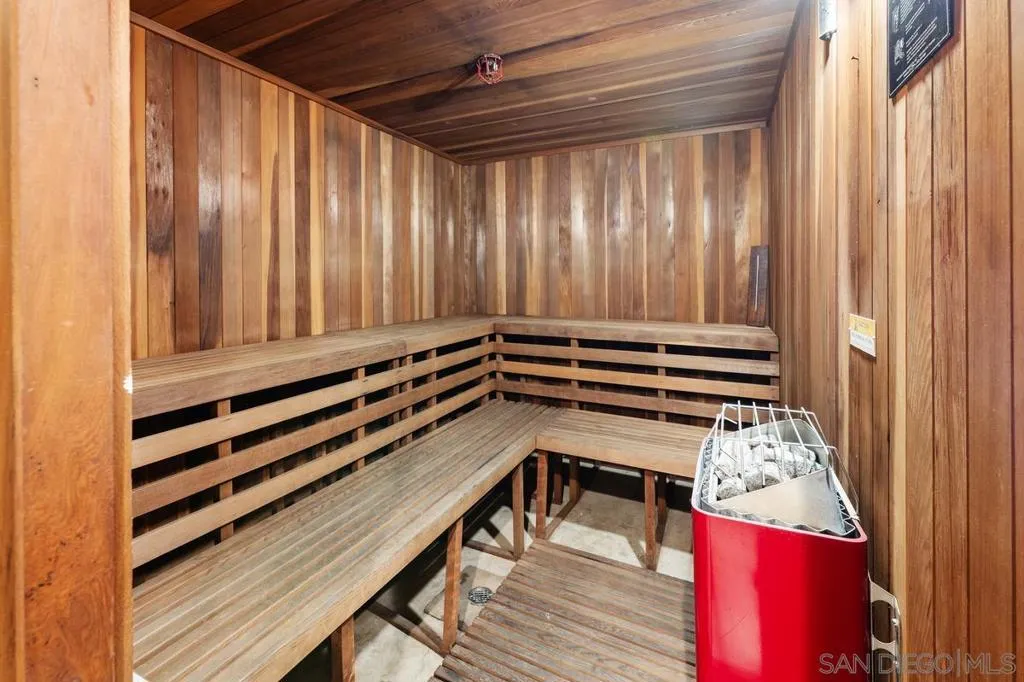 Swimming Pool/Hot Tub/Sauna