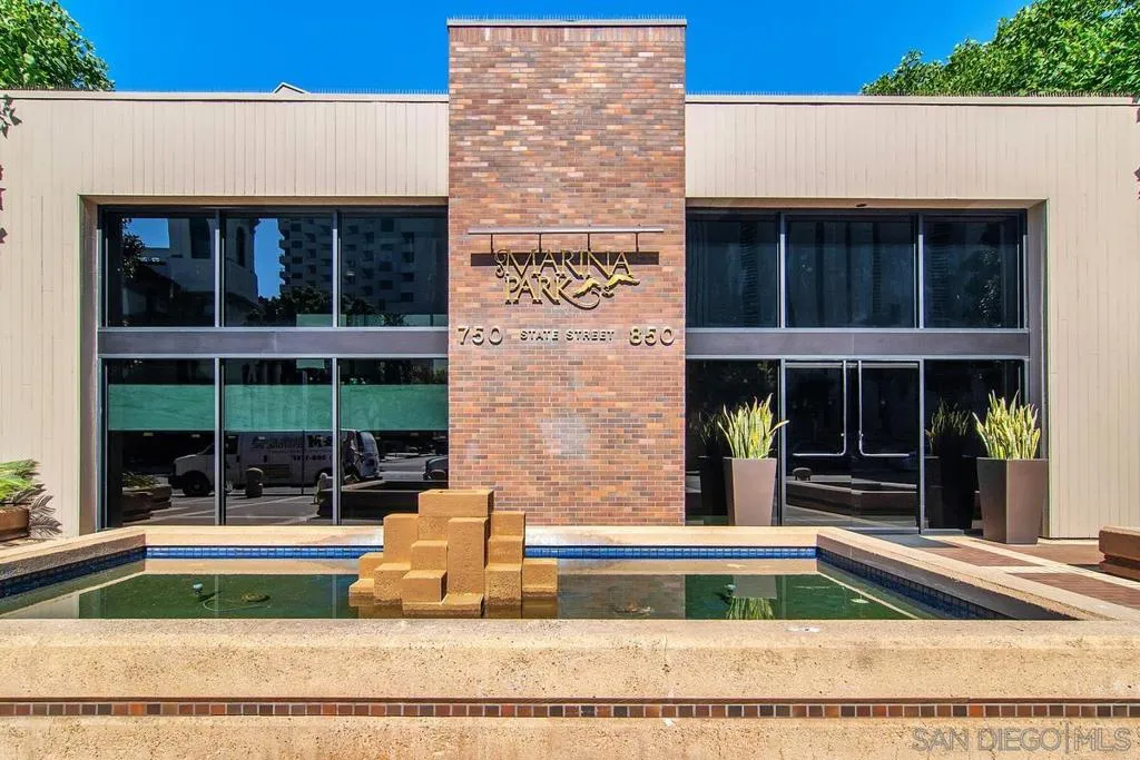 Enter this Lobby building to gain entrance to the 750 building or the 850 building.