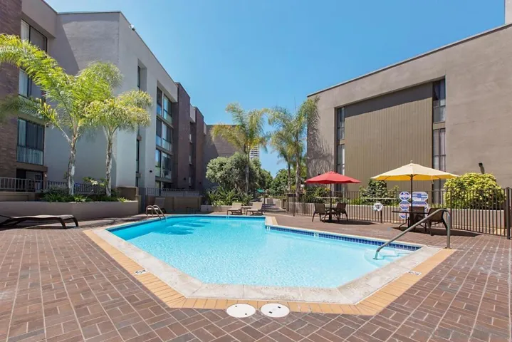 Swimming Pool/Hot Tub/Sauna