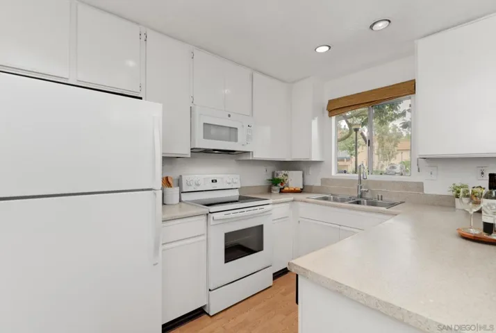 11325 Avenida De Los Lobos A, San Diego, California 92127