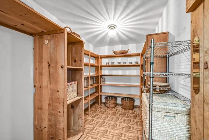 Walk in pantry