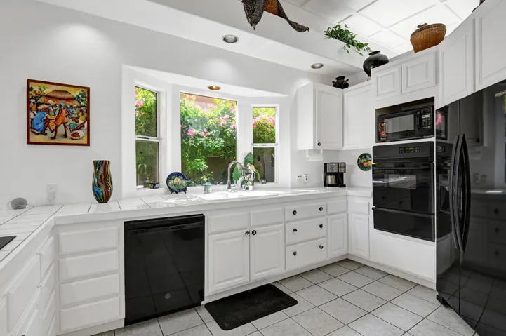 KITCHEN TIGHT.jpg mls