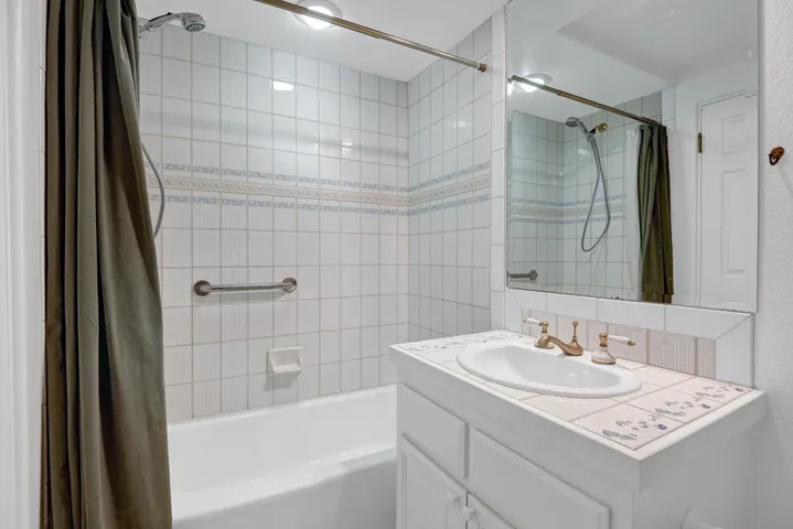 GUEST BATHROOM.jpg mls