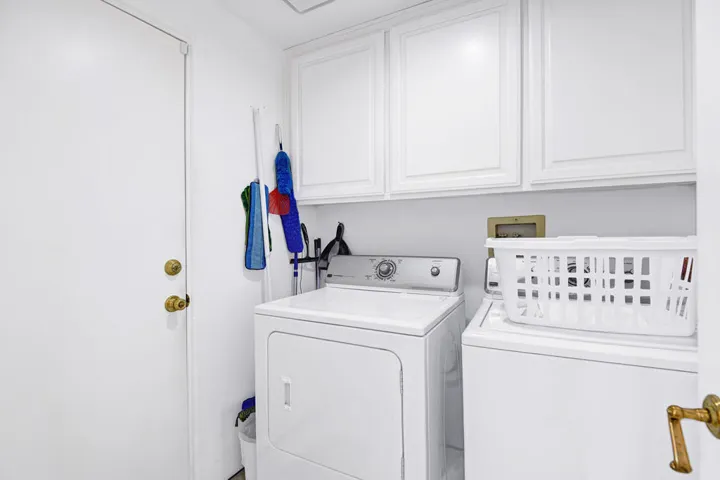 LAUNDRY ROOM.jpg mls